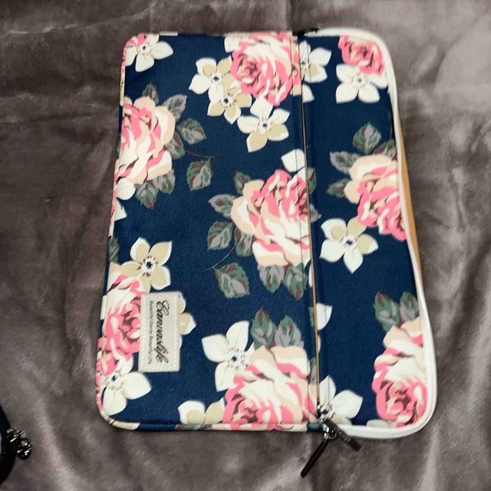 White Rose Patten Laptop Sleeve / Laptop case Bag